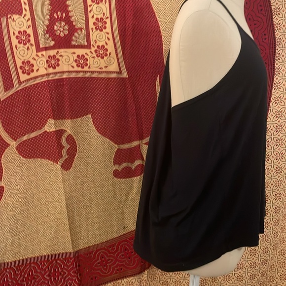 Super cute EUC Fabletics black tank top - Picture 3 of 6